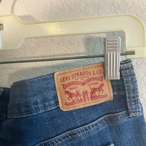 Levi's Blue Distressed Jean Shorts Relaxed Fit - Picture 3 of 4